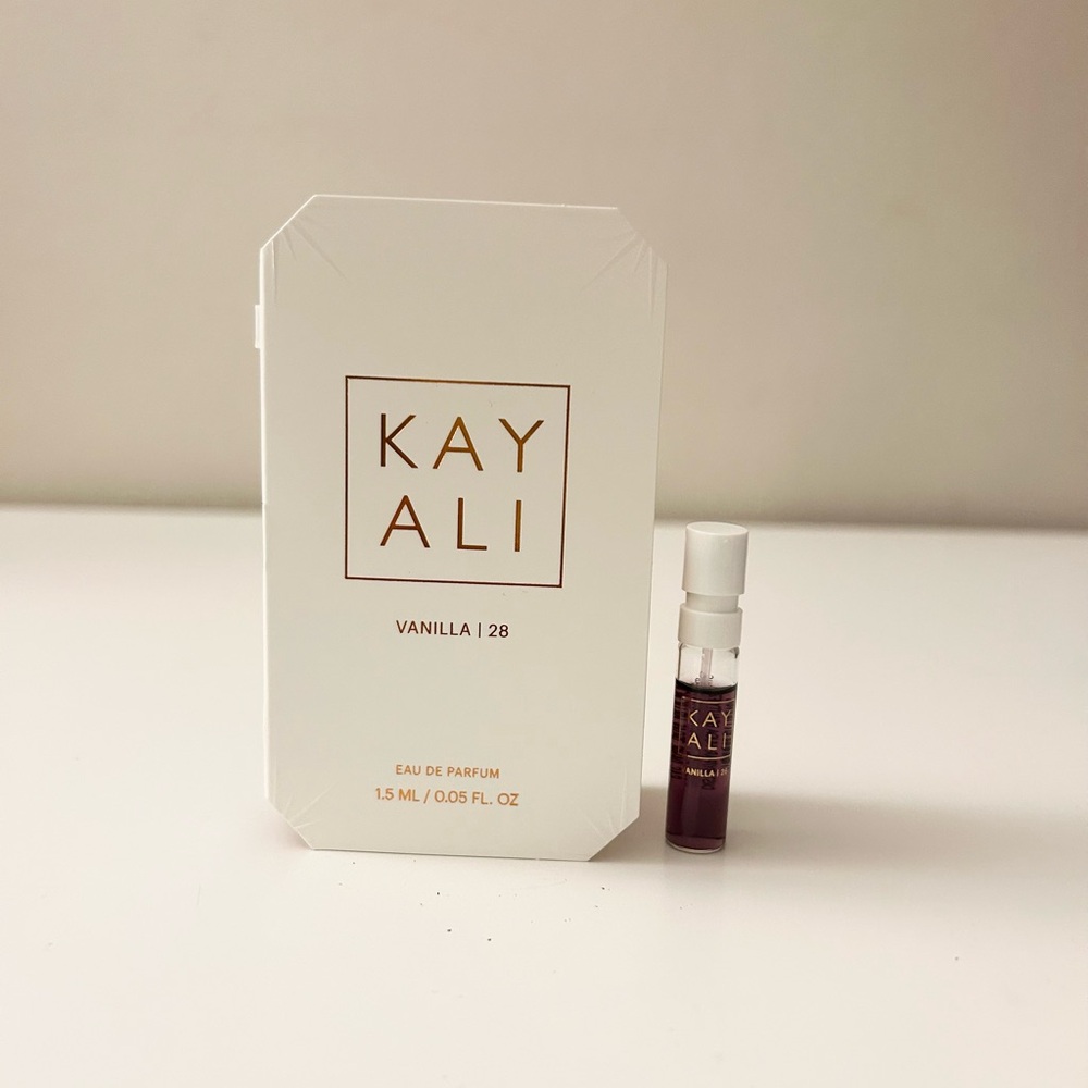 ๐ธKAYALI Vanilla 28 EDP Vial Spray Sample 1.5 mL